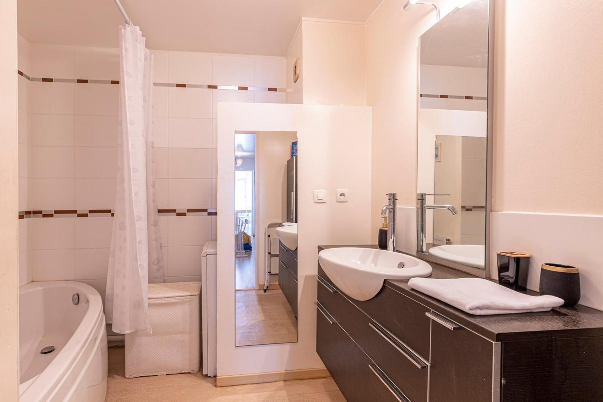 Le Galilee Wifi Balcon Apartment Анже Екстериор снимка